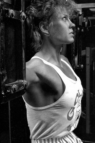 Inger Zetterqvist: EM 1:a & 3:a Ms.-Olympia från Sveriges, är en av pionjärerna inom modern kvinnlig bodybuilding och går med kvinnor